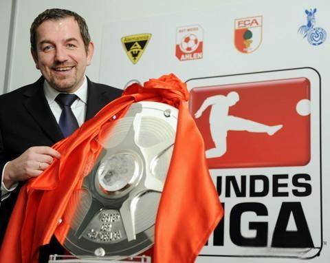 德乙天王山！帕德博恩对阵沙尔克04：6分决战，谁是德甲门票最终赢家？